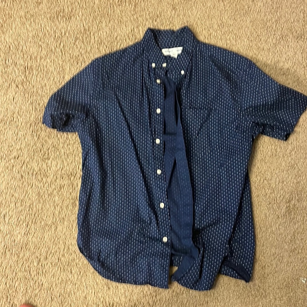 Short sleeve button down from Old Navy. Didn’t truly fit me so selling it.